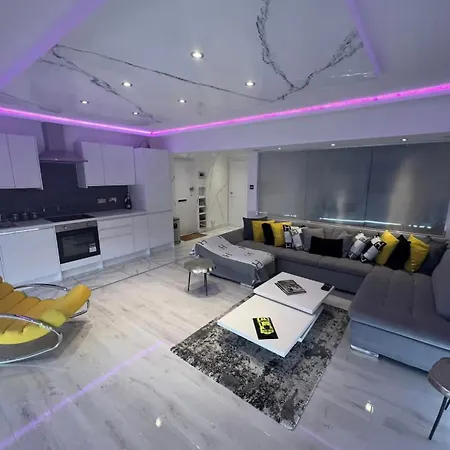 Knightsbridge 2 Bedroom Apartment Overlooking Harrods